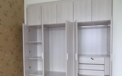 衣柜定制時(shí)選擇平開門還是推拉門好呢？